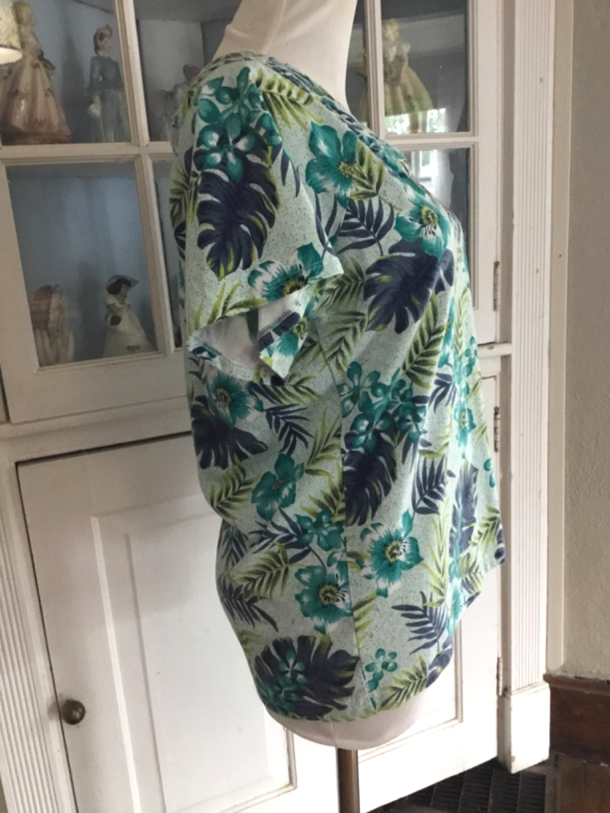 SHENANIGANS Vibrant Tropical Teal Floral Short Sleeve Pleated U Neckline Top S