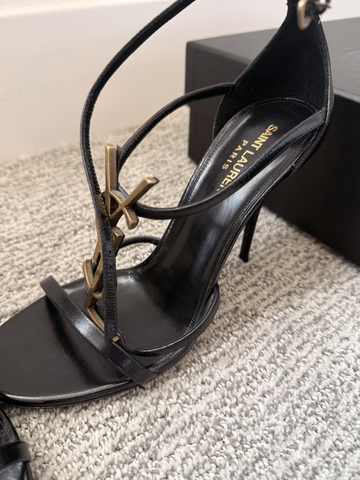 Saint Laurent YSL Sandals Size 39 Capretto glomer/gold. Nero