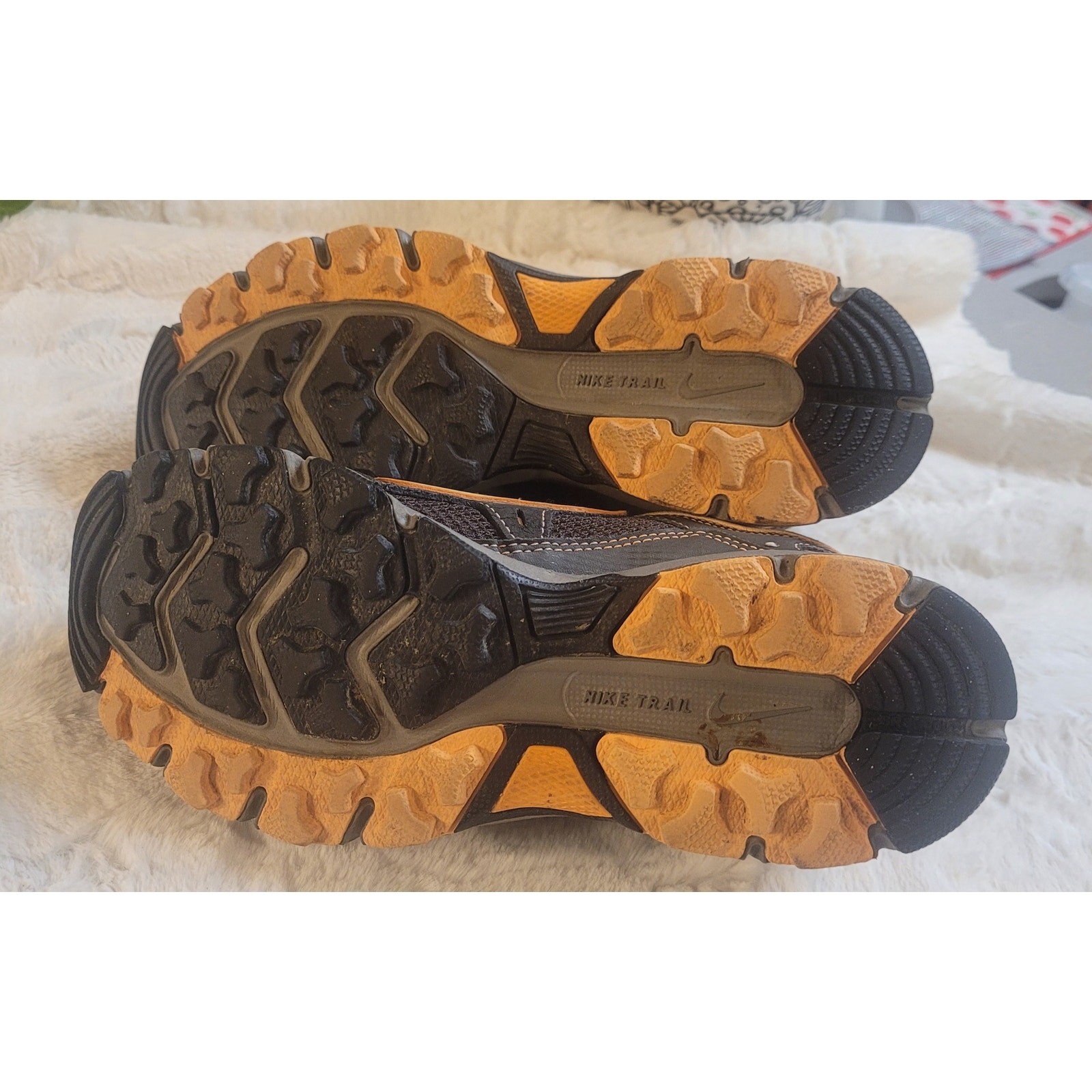 Nike Air Alvord 9 trail running shoes in a gray and orange colorway, size 6