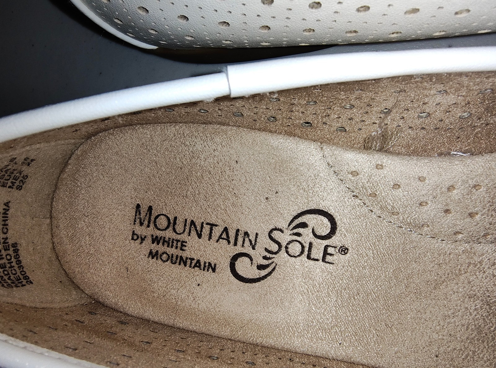 Mountain Sole by White Mountain Cliffs Cheryl Flats White Size 7