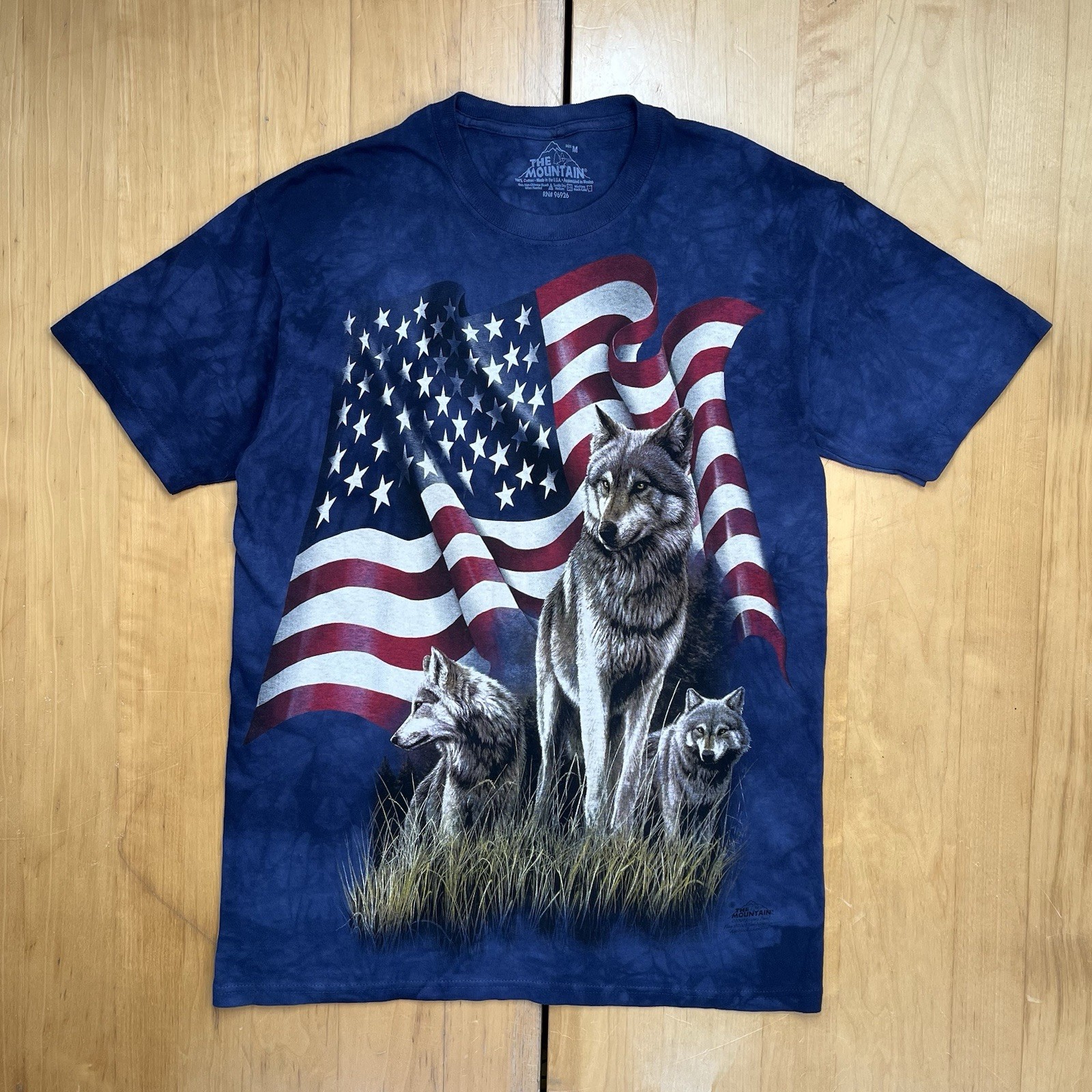 The Mountain T Shirt Wolf USA flag Navy Blue Vintage 2001 Made In USA Medium