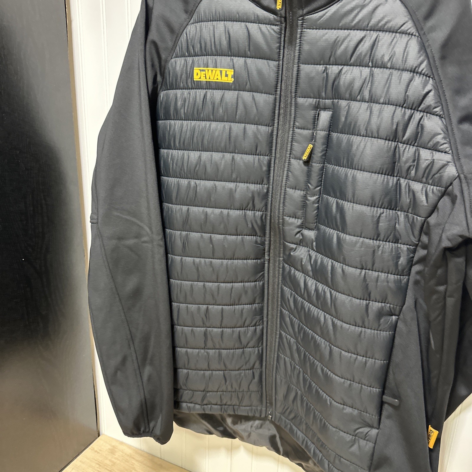 Dewalt Hybrid Insulated Jacket Men’s Size Large DXWW50003