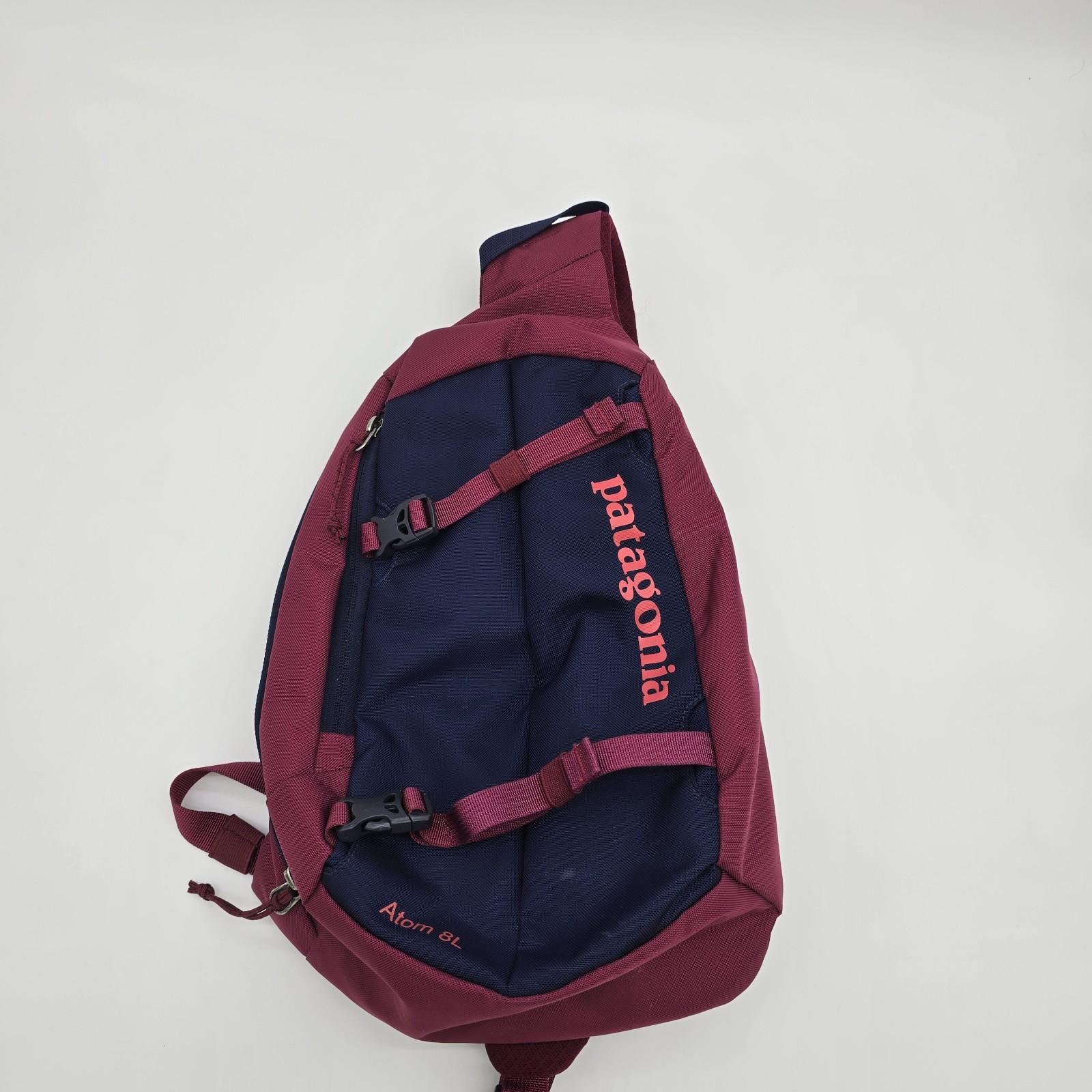 Patagonia Atom 8L Classic Burgandy/Navy Crossbody Sling Bag Backpack – Read