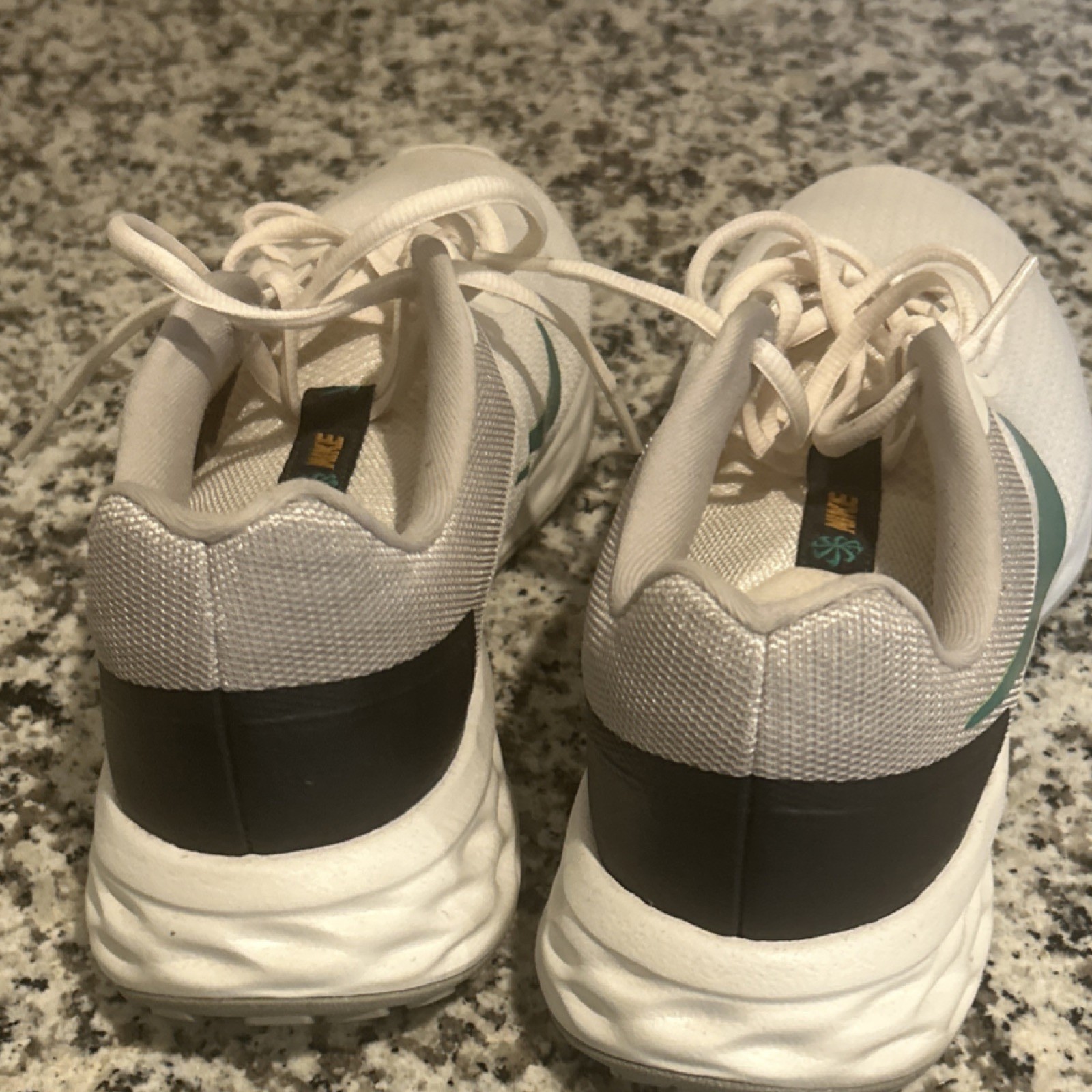Nike White Green Black Men’s Low Top Athletic Running Shoes Lace Up