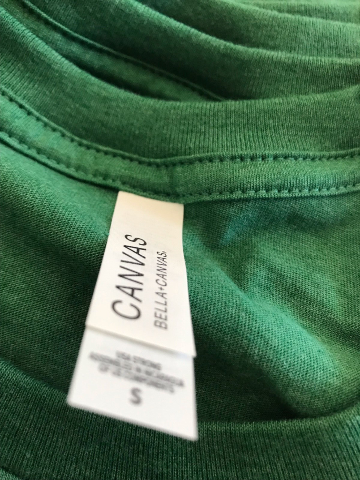 Bella + Canvas cvc 3001 color Grass Green, 50/50 cotton, polyester blend size S.