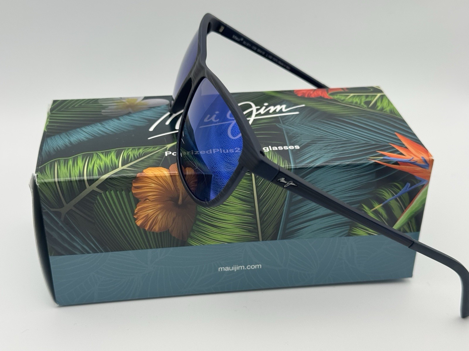 Maui Jim LELE KAWA B811-03S – Dark Navy Stripe / Blue Hawaii Lens