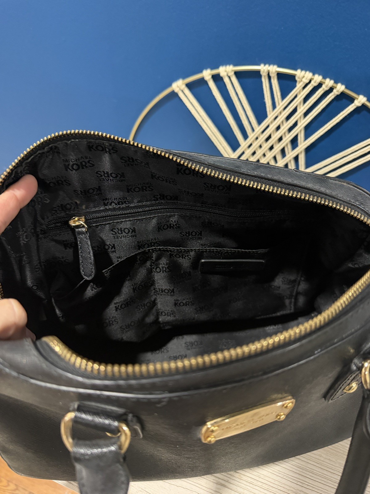 Michael Kors Cindy Dome Satchel Womens L Black Saffiano Leather Crossbody Bag