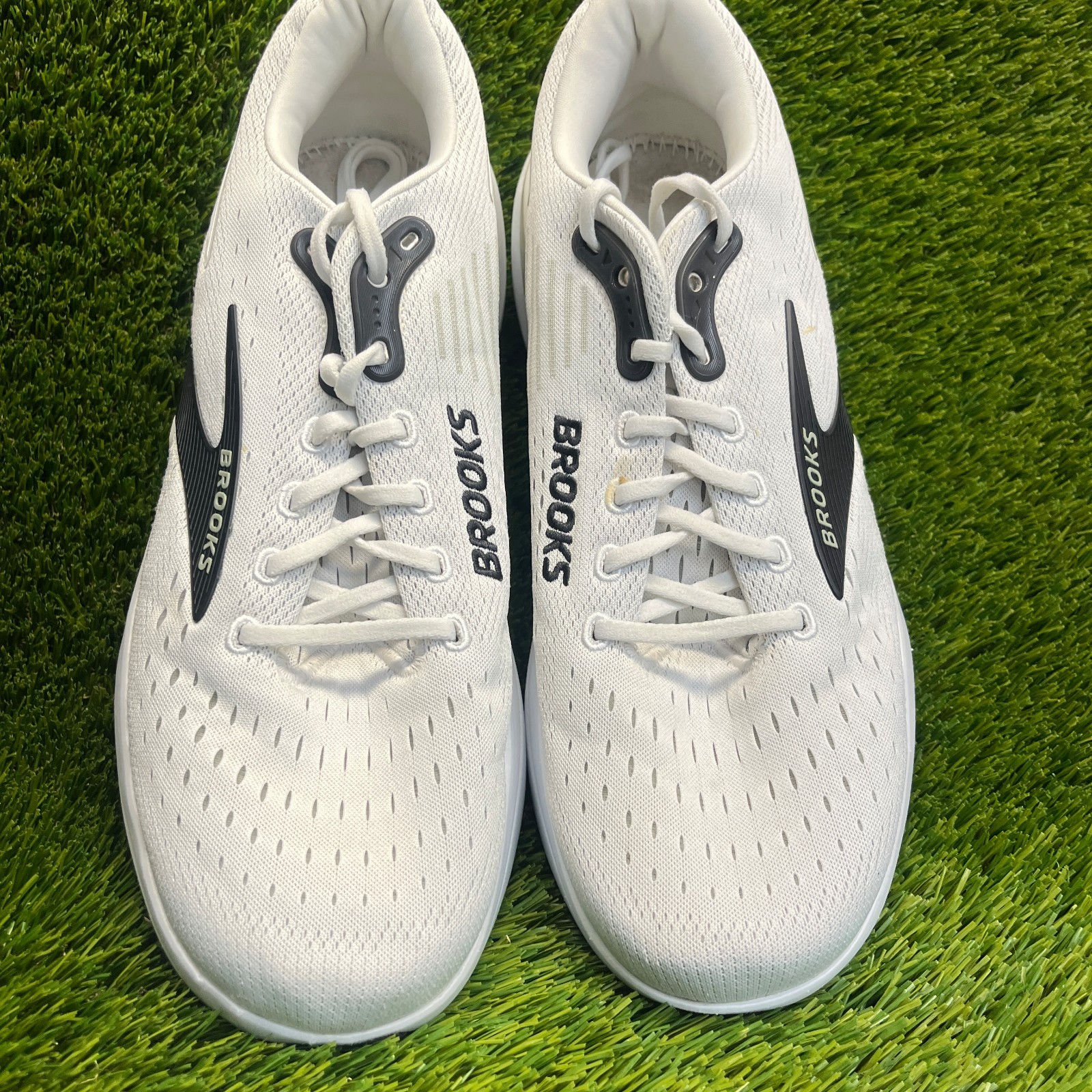Brooks Ghost Max 3 Mens Size 12.5 White Black Athletic Running Shoes Sneakers
