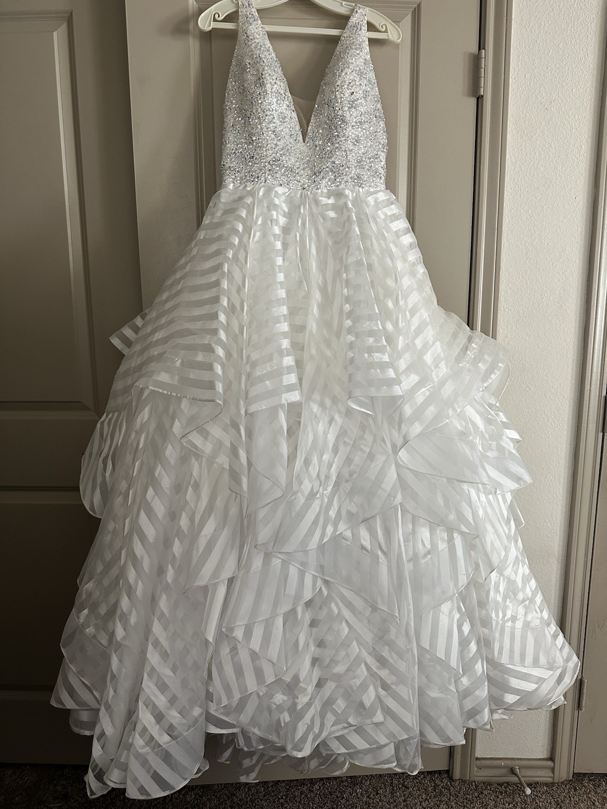 Morilee White Sequin V-Neck Sleeveless Organza Full-Length Ball Gown Size 12