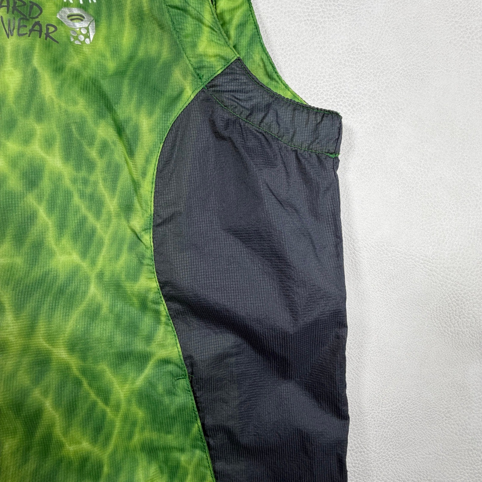 Mountain Hardwear Ghost Lite Hooded Vest Mens Medium Green Ripstop Windbreaker