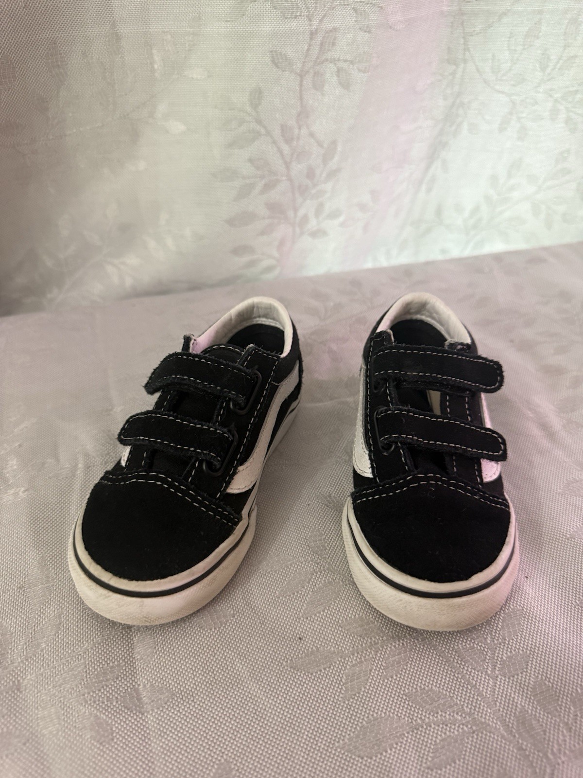 VANS Classic Black/White Suede Hook & Loop Low Top Sneaker Toddler US 7.5