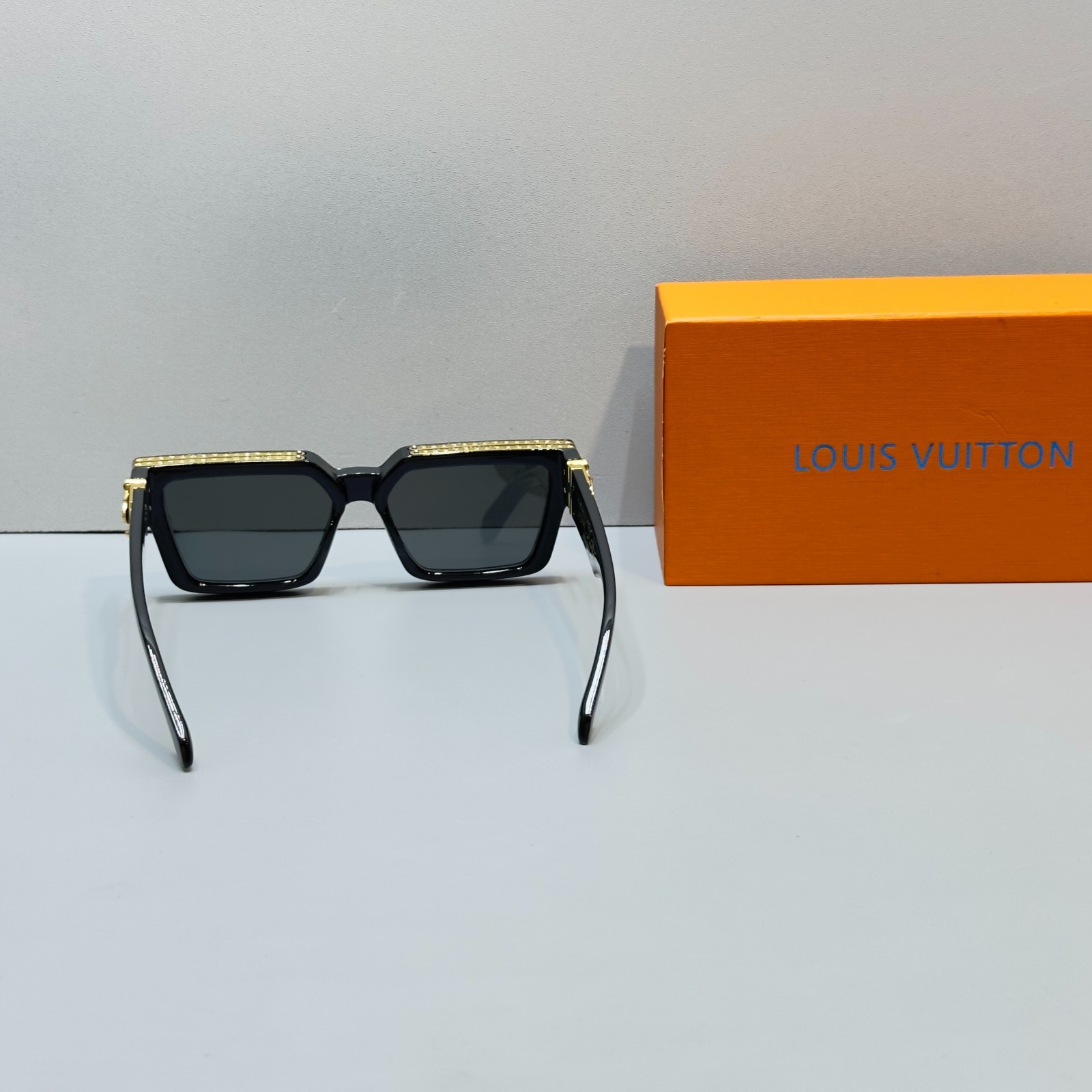 Louis Vuitton Z1165W Black Frame Gray Lens Sunglasses Brand New With Box