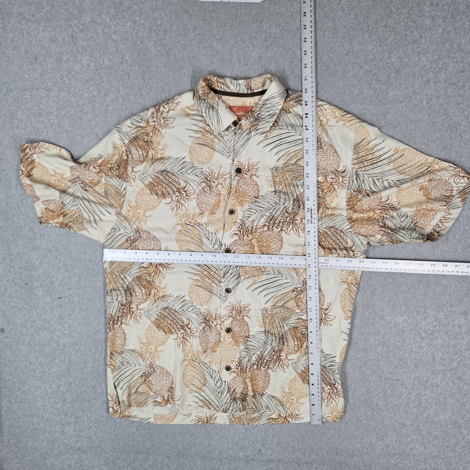 Tommy Bahama Men Button Up Shirt L Beige Pineapple Print 100% Silk Hawaiian