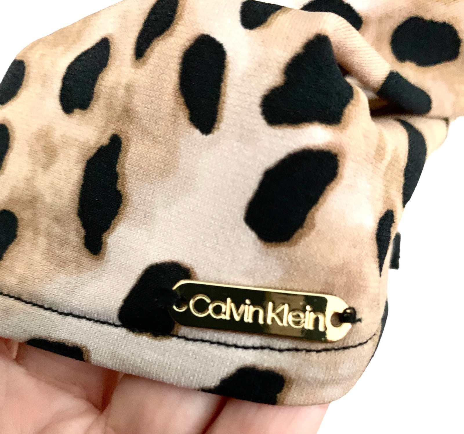 {CALVIN KLEIN} Shirt/Top/Blouse Sz. L Beige/Black Animal Print Ruched Sleeves