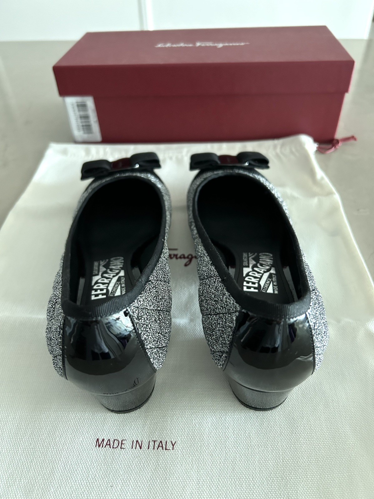 Salvatore Ferragamo Vara Bow Pumps – Silver Glitter & Black Patent, 8.5 C New!