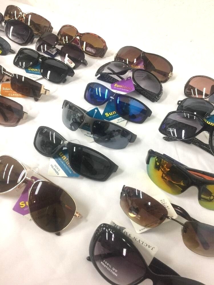 Wholesale Lot of 20 Name Brand Sunglasses Foster grant, Revlon, Panama Jack