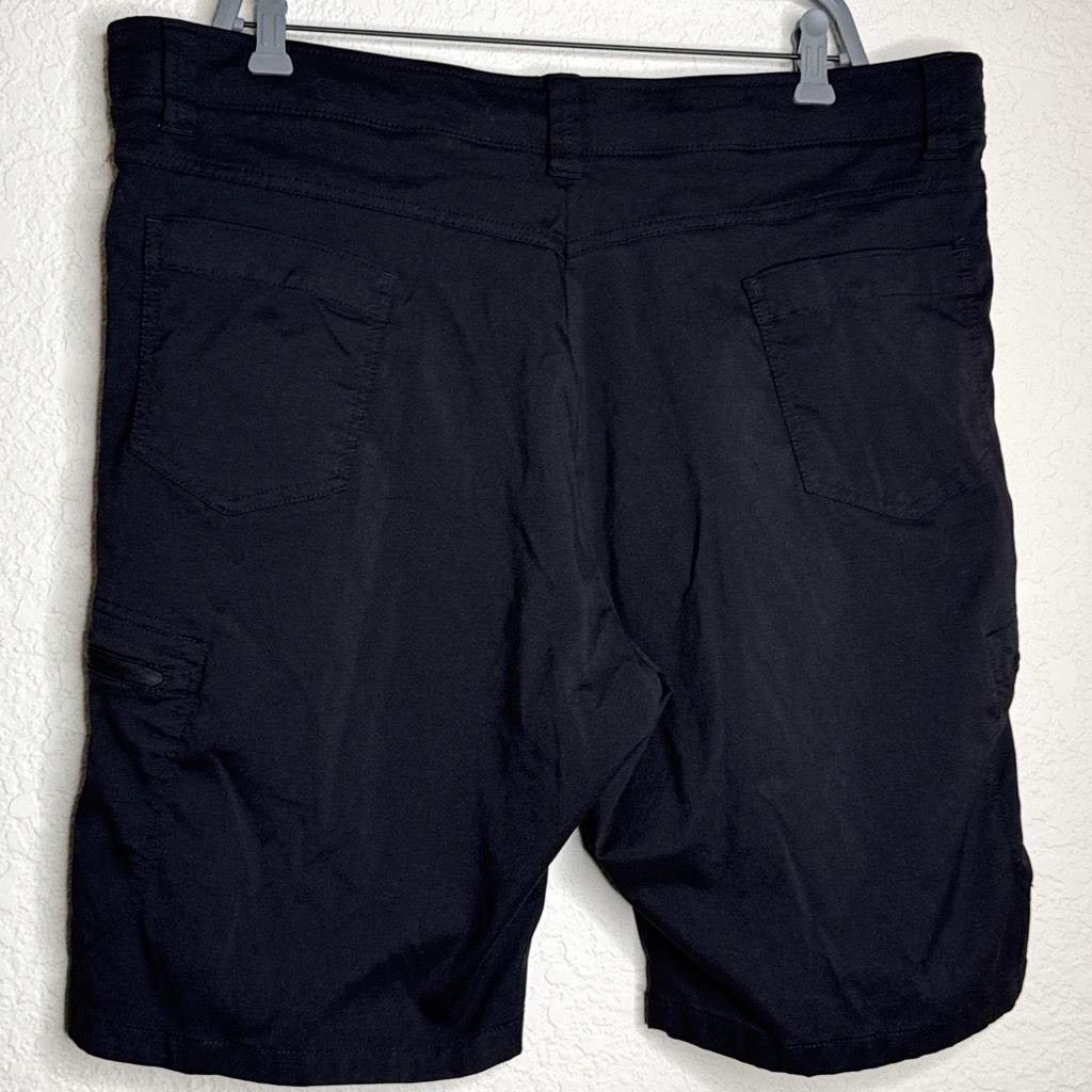 Wrangler Authentics Men’s Cargo Shorts Size 42 Black Stretch Nylon Zip Pocket