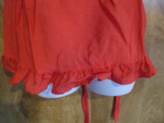 MINE Red Ruffled Blouse w/Tie Back,2 Buttons,& Zipper 60%Cotton 40% Polyester LG