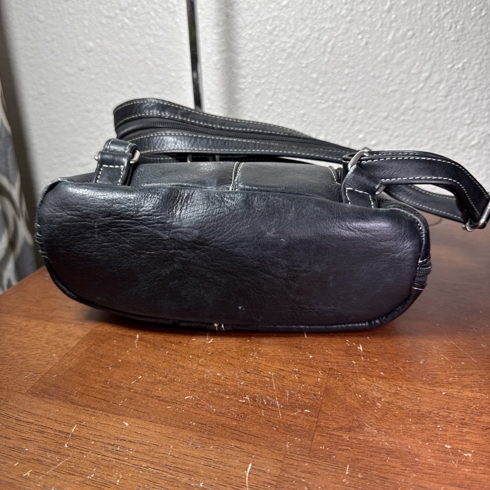 Le Donne Genuine Leather Zip Sling Or Backpack Black