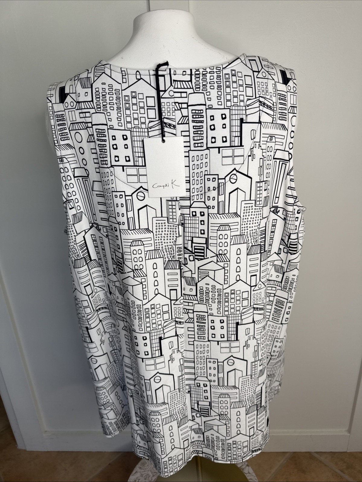 Compli K Women XXL Black White House Print Sleeveless Tunic Top Pocket Polyester