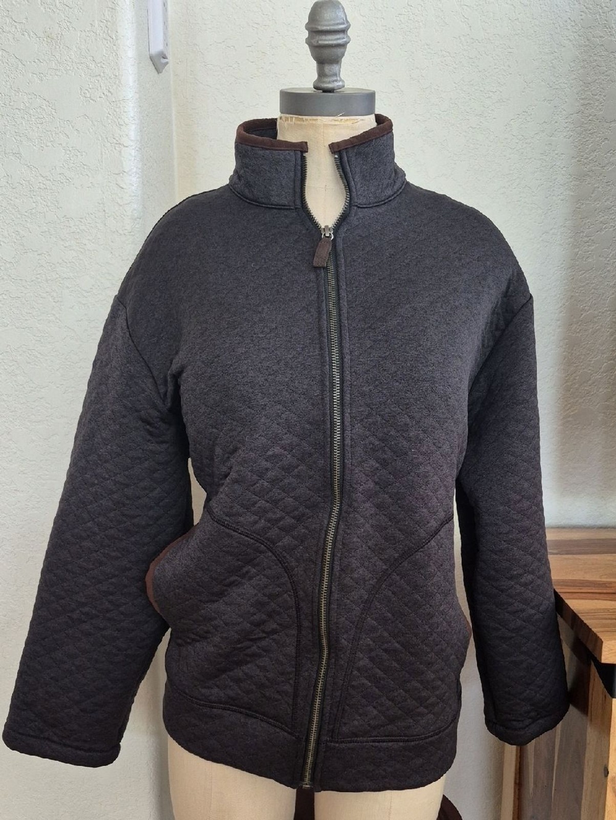 Cremieux Classics, Gray Quilted Jacket With Brown Elbow Patch