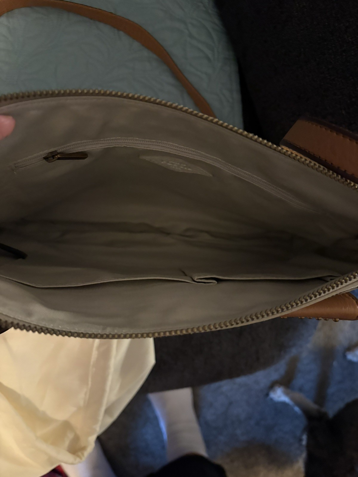 Fossil White Leather Crossbody Bag Pebbled Leather Adjustable with dust bag