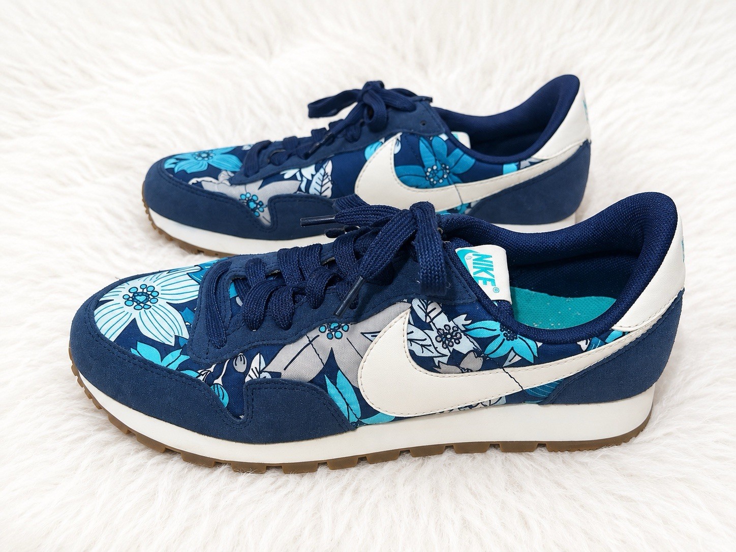 Nike MD Runner 2 Blue Floral Print Sneakers Women’s Size 8.5 Retro Casual