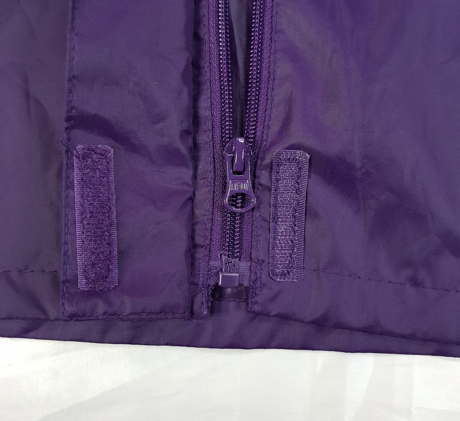 REGATTA SIZE 10UK M WOMENS PURPLE WATERPROOF LIGHTWEIGHT JACKET HOODED RAINCOAT