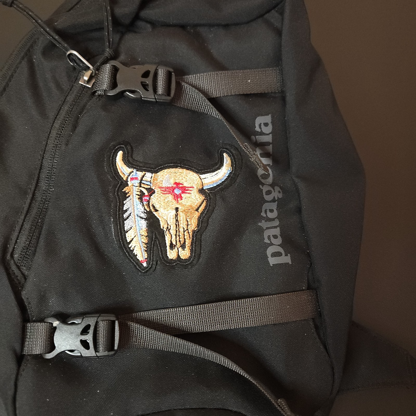 Patagonia Atom 8L Sling Bag Black Gray Crossbody Bull Skull Patch Hiking Travel