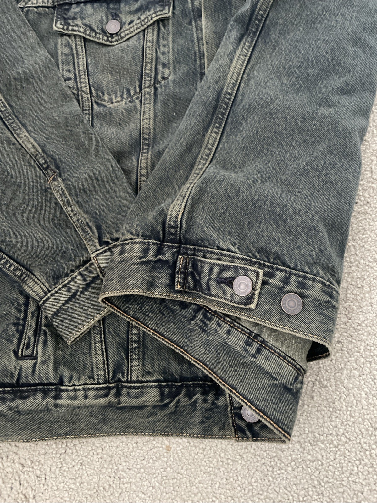 LEVI’S Men’s Medium Dust Blue Green Premium Denim Trucker Jacket Inner Pockets