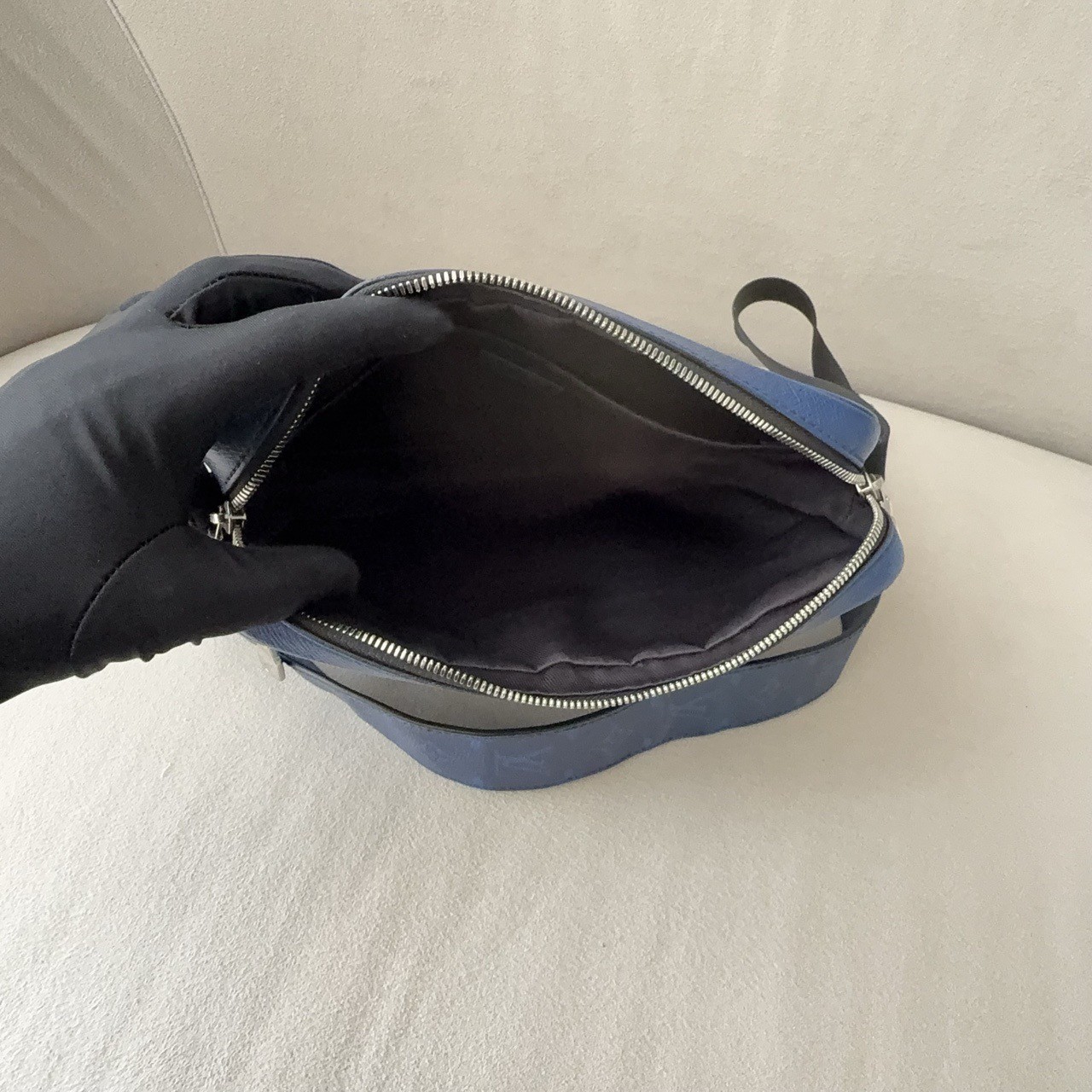 Louis Vuitton outdoor presbyrose leather messenger bag blue (25*18*9)cm