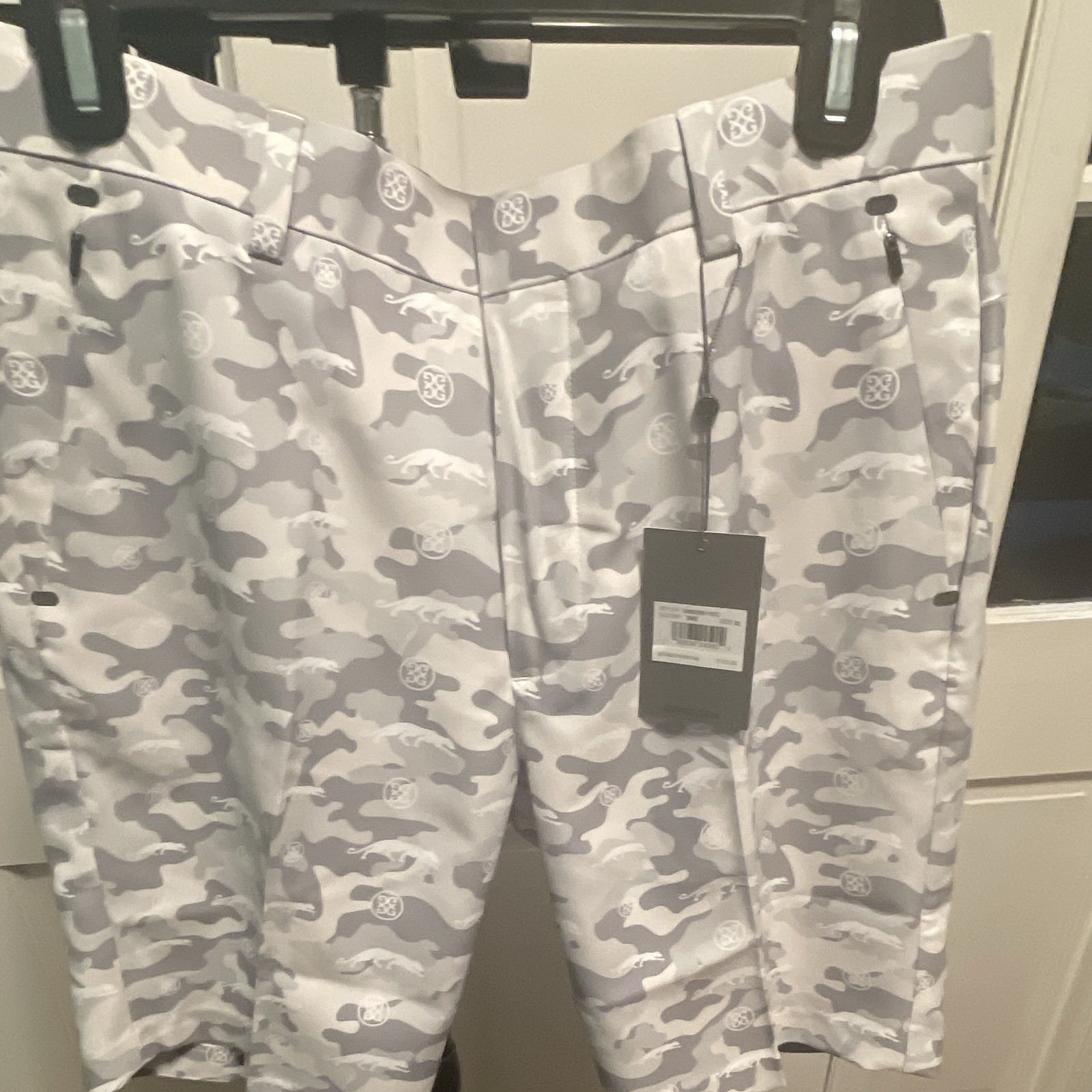 G/FORE Men’s Gray/White Camo Stretch Chino Shorts Flat Front Zip Logo Pockets