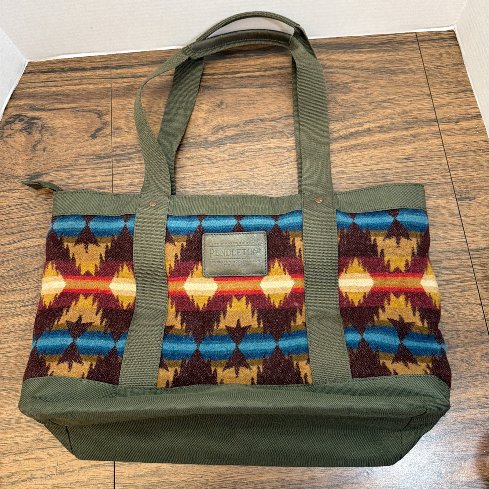 Pendleton Woolen Mills Tote Bag Aztec Southwestern – Spilt Red Polish Inside