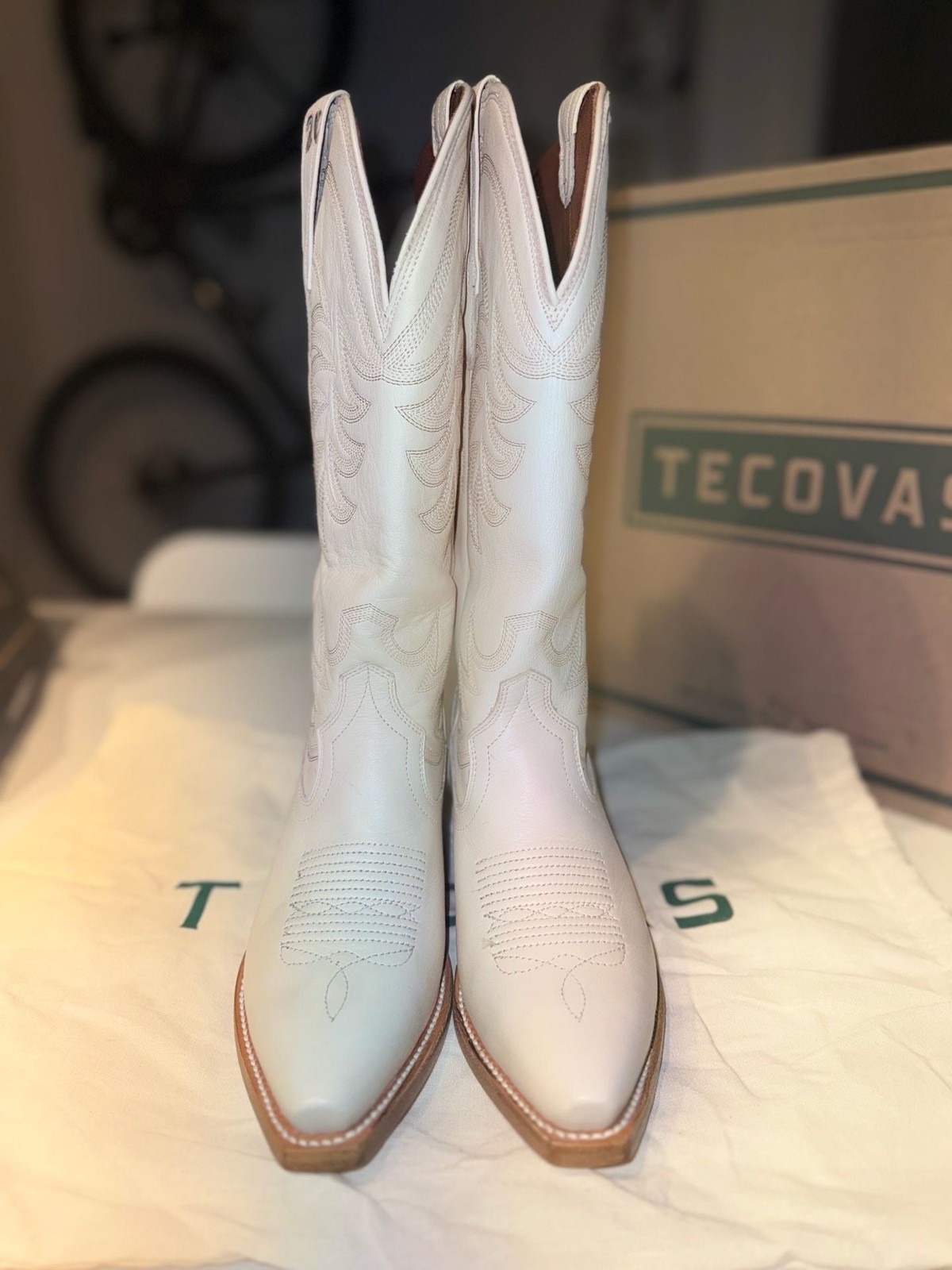 Tecovas The Annie Snip Toe Cowgirl Boots in Bone Sz 6,5 reg