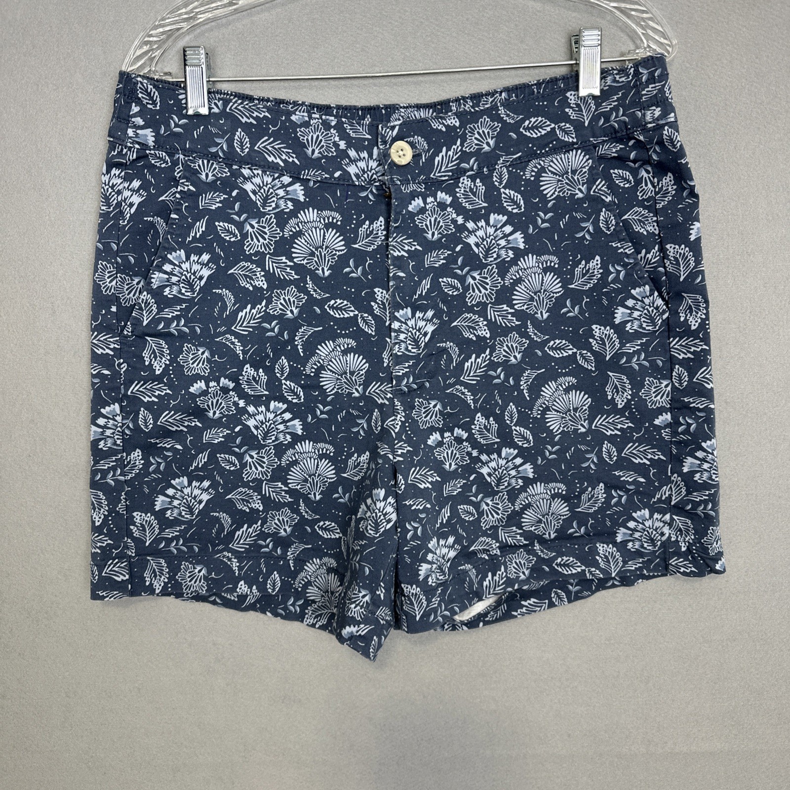 Jachs Girlfriend Women’s Stretch Satin Chino Shorts, Blue Floral Size L. Artsy
