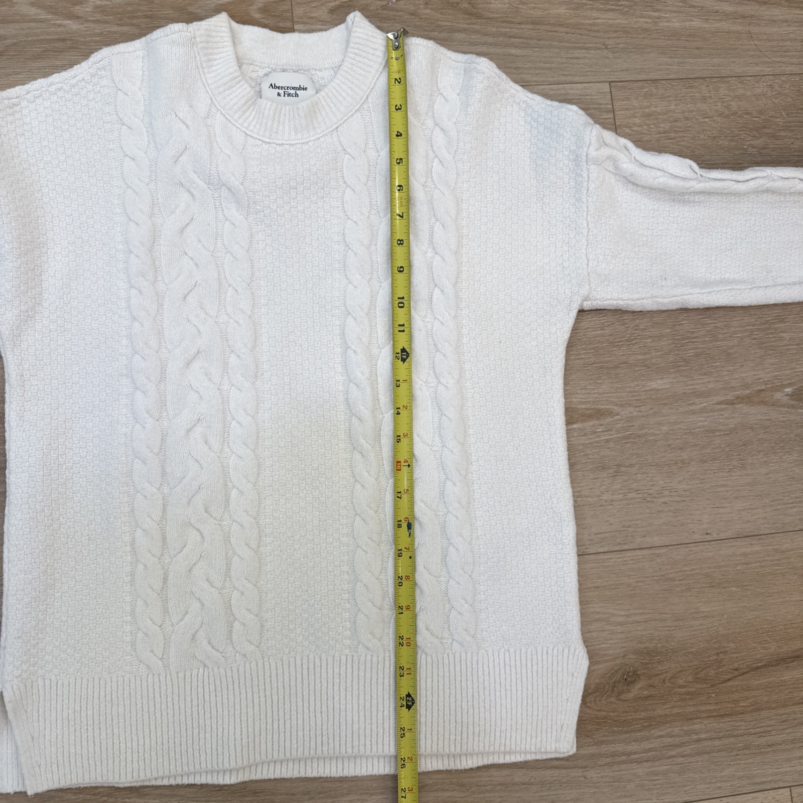 Abercrombie and Fitch Oversized Fluffy Cable Crew Neck Sweater – Medium – EUC