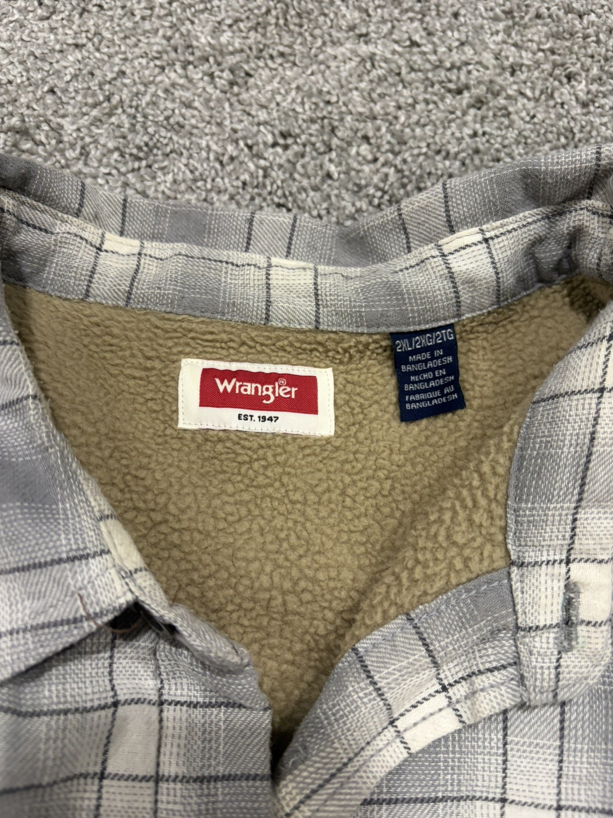 Wrangler Mens Flannel Shacket XXL Gray Plaid Sherpa Fleece Lined – Small stain