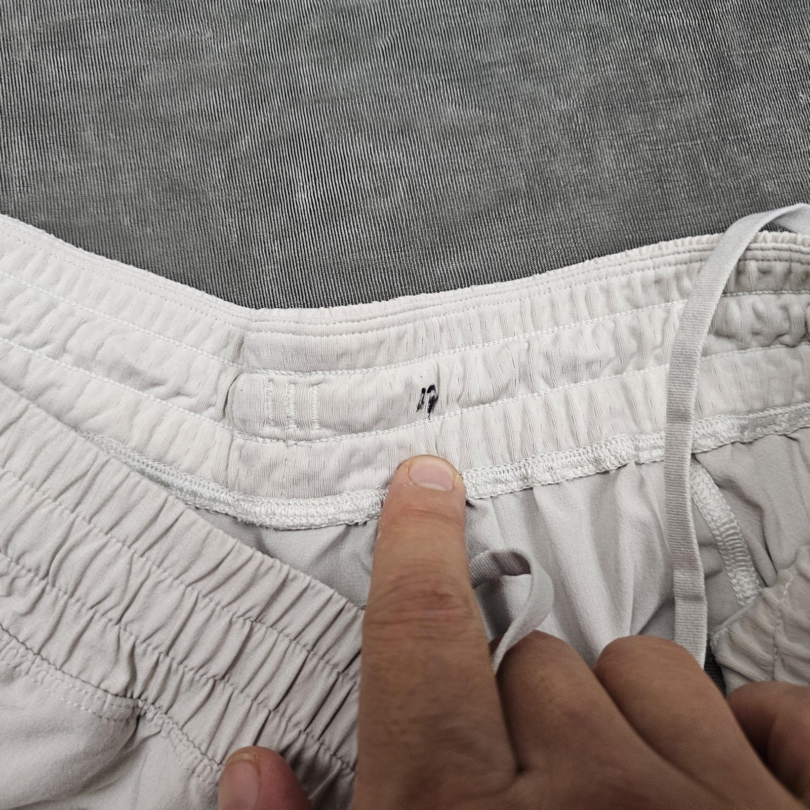 Lululemon Shorts Mens Large Cream 6in Inseam Unlined Running Pace Breaker Gym