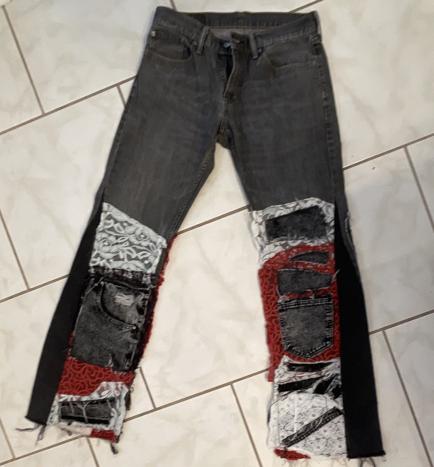 Levi’s Men’s Gray Medium Wash Denim Jeans Slim Straight Mid Rise Distressed