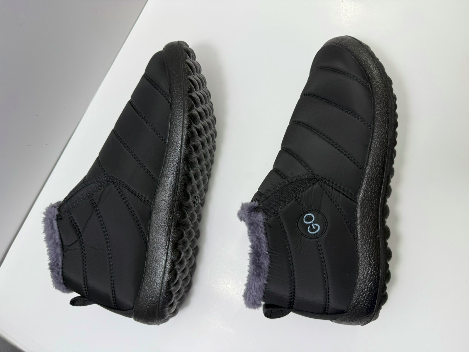 Women’s GO Winter Shoes Size 10 (US) (They are sized 43 in Chinese sizing) Black