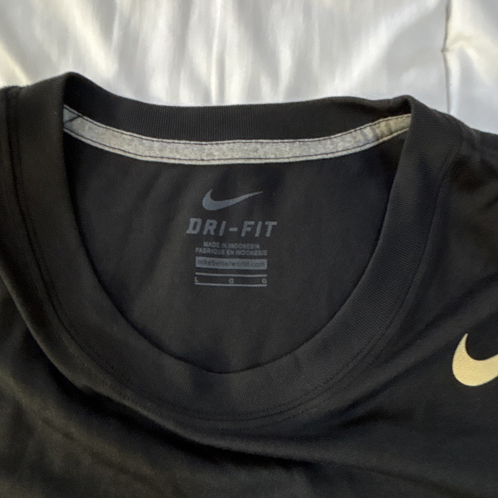 Nike Dri-FIT Men’s M Black/Gold Moisture Wicking Army Football Tee Shirt