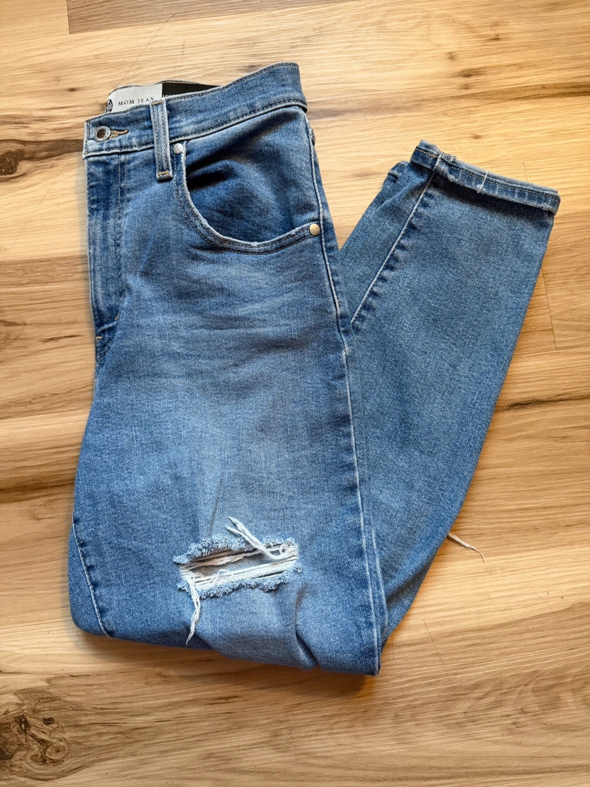 Levi’s SilverTab Mom Jeans Women’s 27×27 High Rise Distressed Light Wash