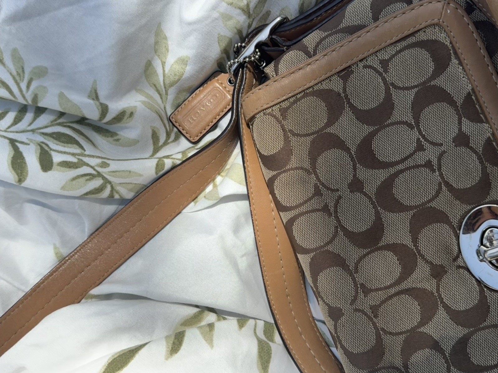 Coach Signature C Logo Turn Lock Shoulder Bag Small Beige/Brown, Detachable