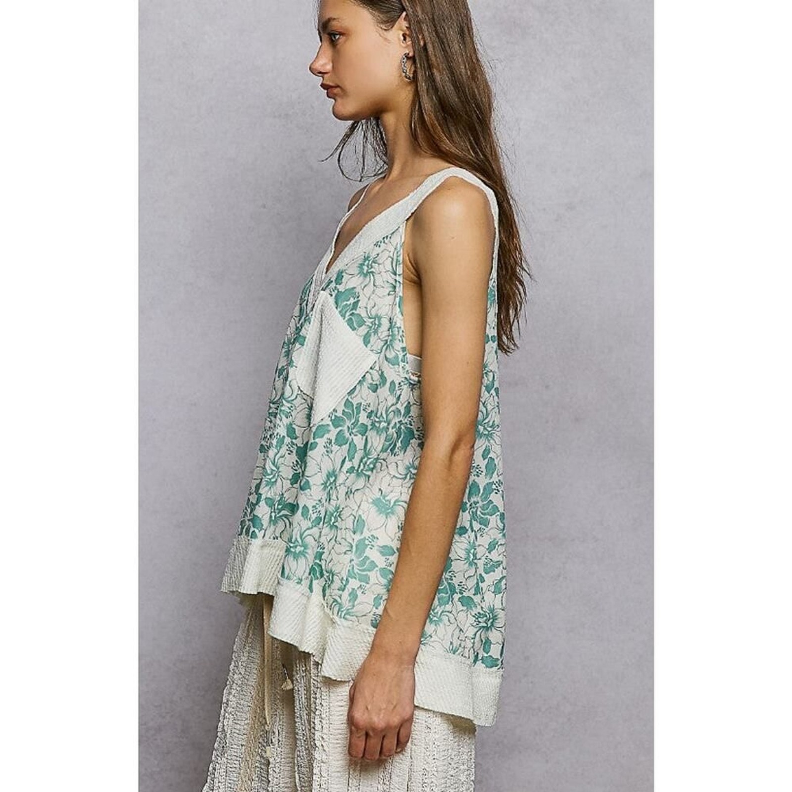 POL Floral V-Neck Flowy Top with Front Pocket – Sage