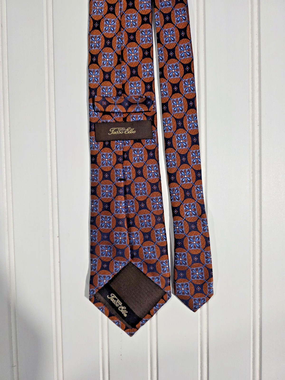 Tasso Elba Mens Necktie Navy Rust Medallion Print 100% Silk Italian Style