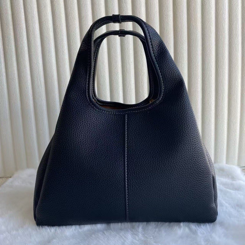COACH New Lana Shoulder Bag 23 Polished Pebble Leather Crossbody bag Black CM545