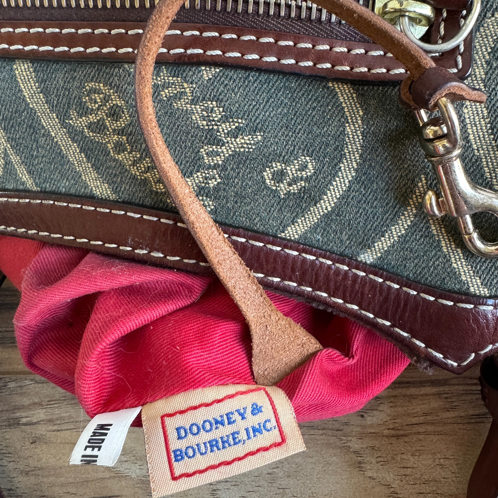 Vintage Y2K Dooney & Bourke Small Shoulder Bag Hearts All Over Print Logo Purse