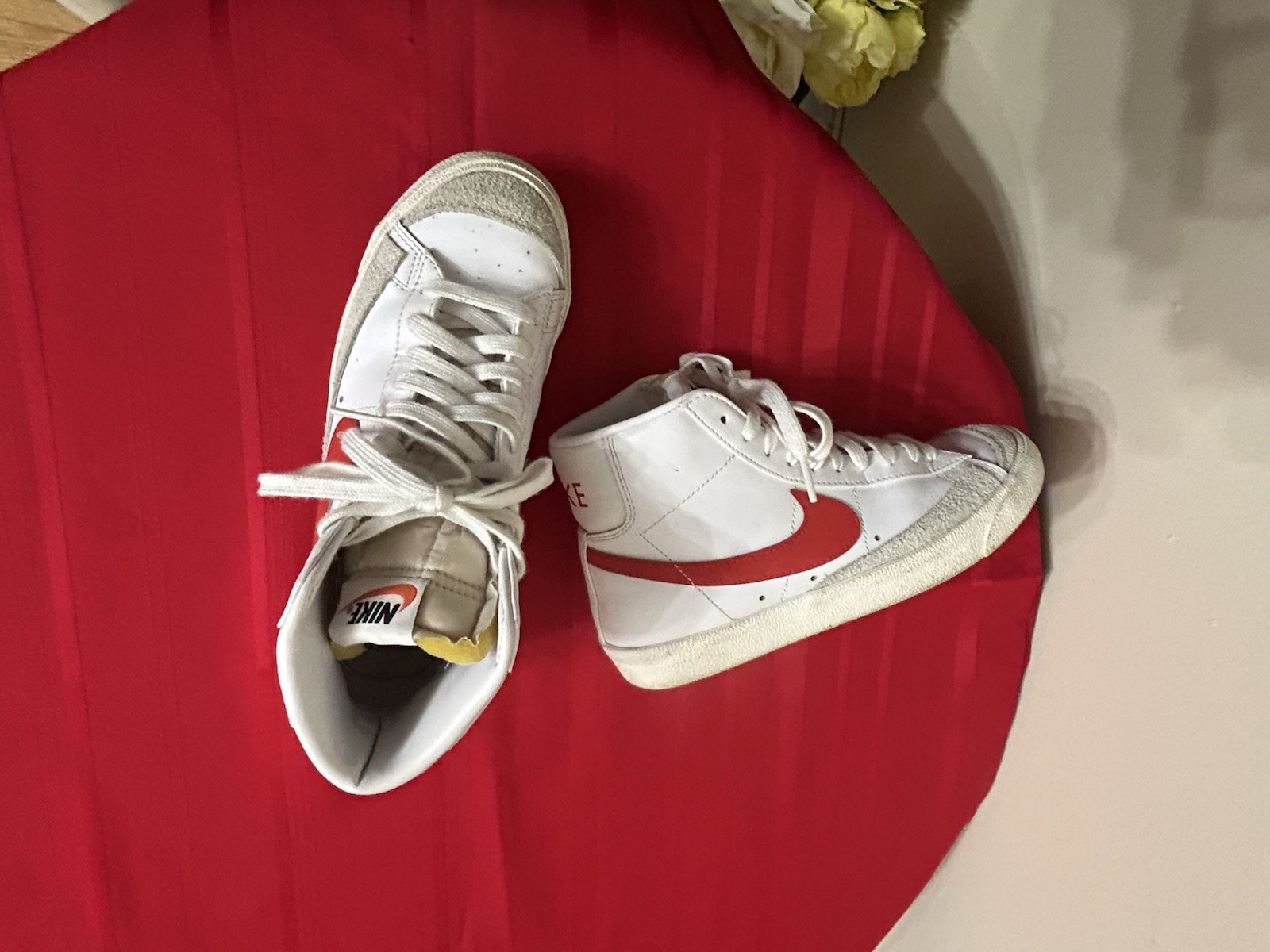Nike Blazer Mid ’77 Vintage ‘White Red CZ1055-101 size women’s 7