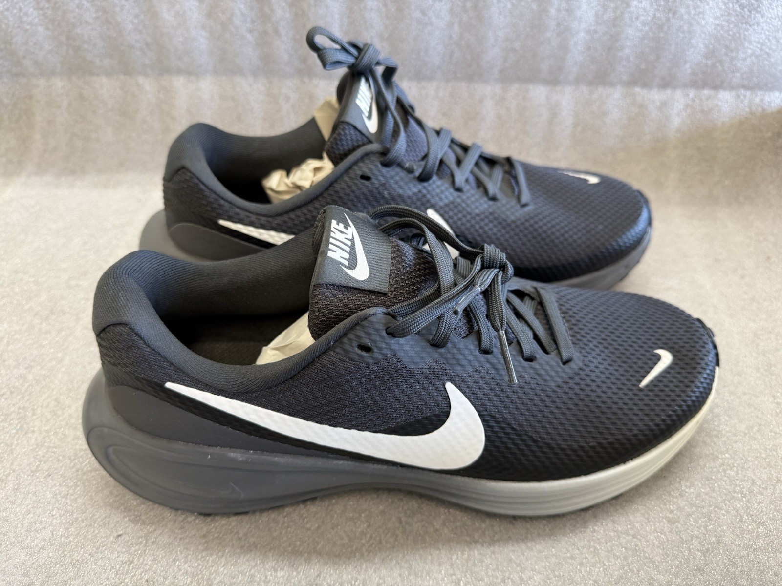 Nike Men’s Revolution 8 Road Running Shoes, Size 8.5, UK 7.5, EUR 42 Mint Cond
