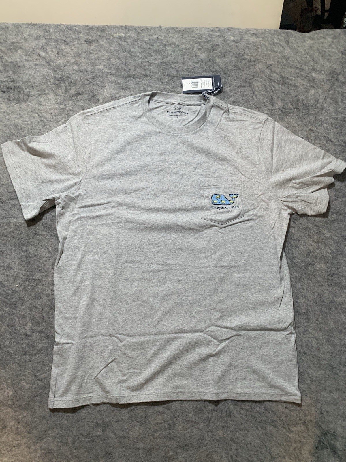 Vineyard Vines Men’s Golden Retriever Dog Whale Gray T-Shirt Size Large NEW NIP